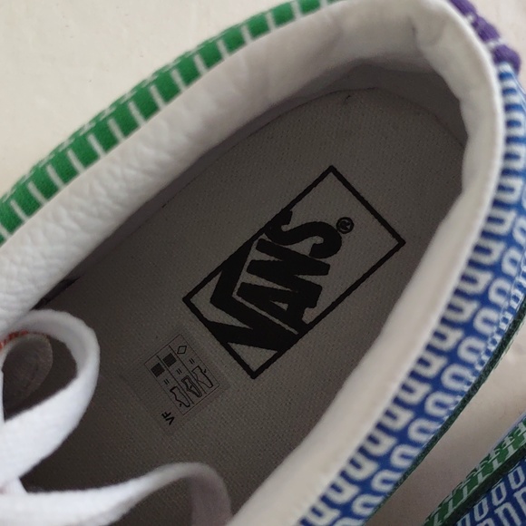 BRAND NEW VANS PRIDE SK8- MID UNISEX SNEAKERS - Picture 11 of 16